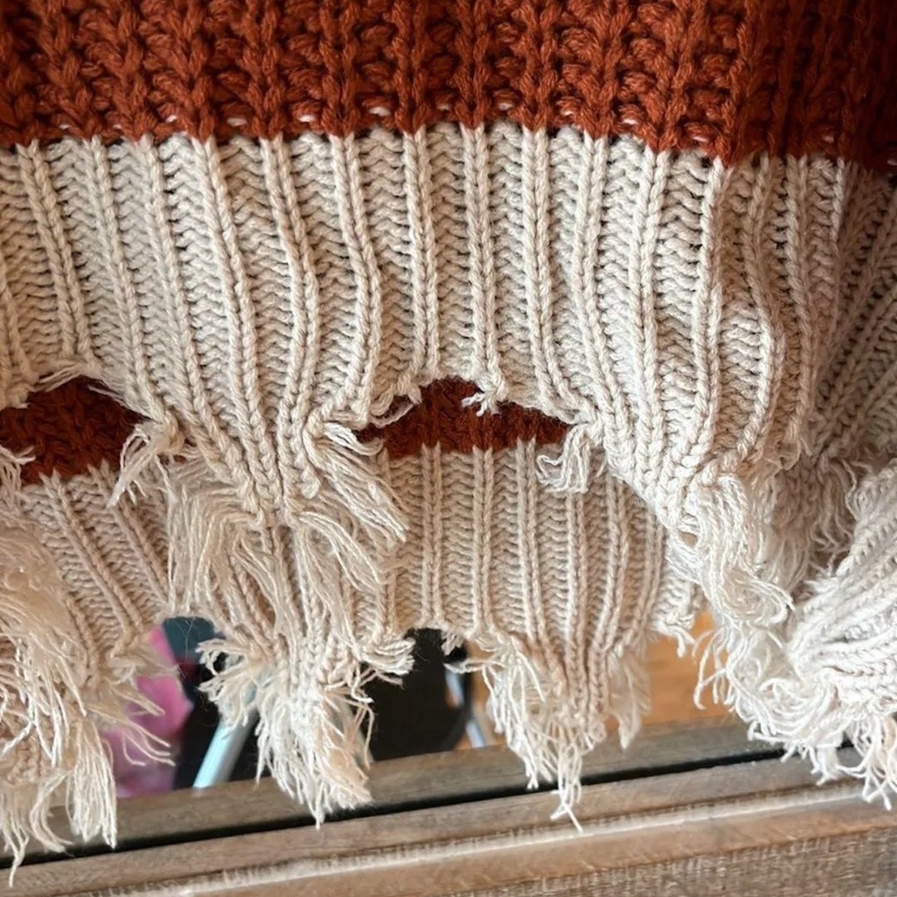 Multicolored fall sweater with frayed ends in a S/M - Picture 2 of 6